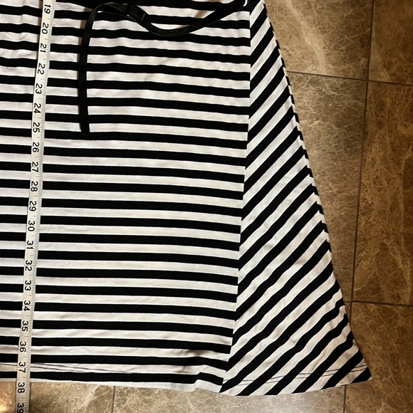 Mi Manchi black and cream stripe A-line zippered dress, 3/4 length sleeves - Picture 7 of 7